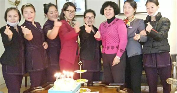 靜博士創(chuàng)始人祝愉勤的一次分享,何以讓千人會(huì)場連續(xù)響起了32次掌聲?5